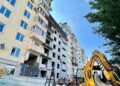 Строители Подмосковья продолжают восстанавливать дома в Мариуполе