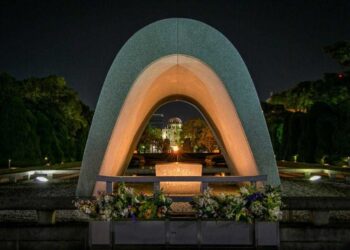 Премьер Японии в Хиросиме осудил Россию в годовщину ядерного удара